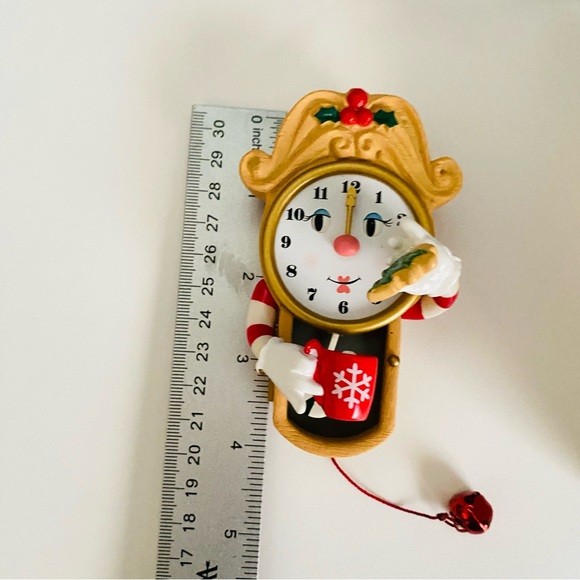 Hallmark Keepsake Cookie Clockington Christmas Ornament in Box 2007 No Batteries - Picture 6 of 6